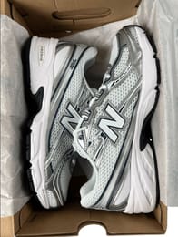 New Balance 740